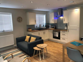 Modern 2-Bed House and Parking Tibshelf Derbyshire